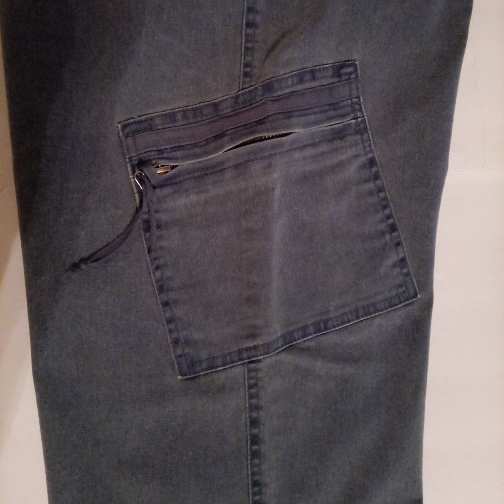 Fashion Bug stretch gray capris sz 12 - Picture 9 of 11